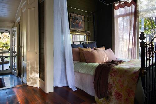 Dry Diggings House | Wisteria Hysteria