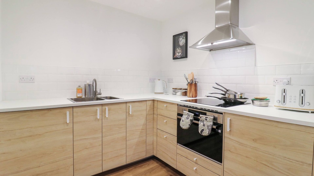 Riseley Cottage | WISTERIA VIEW, pet friendly in Riseley