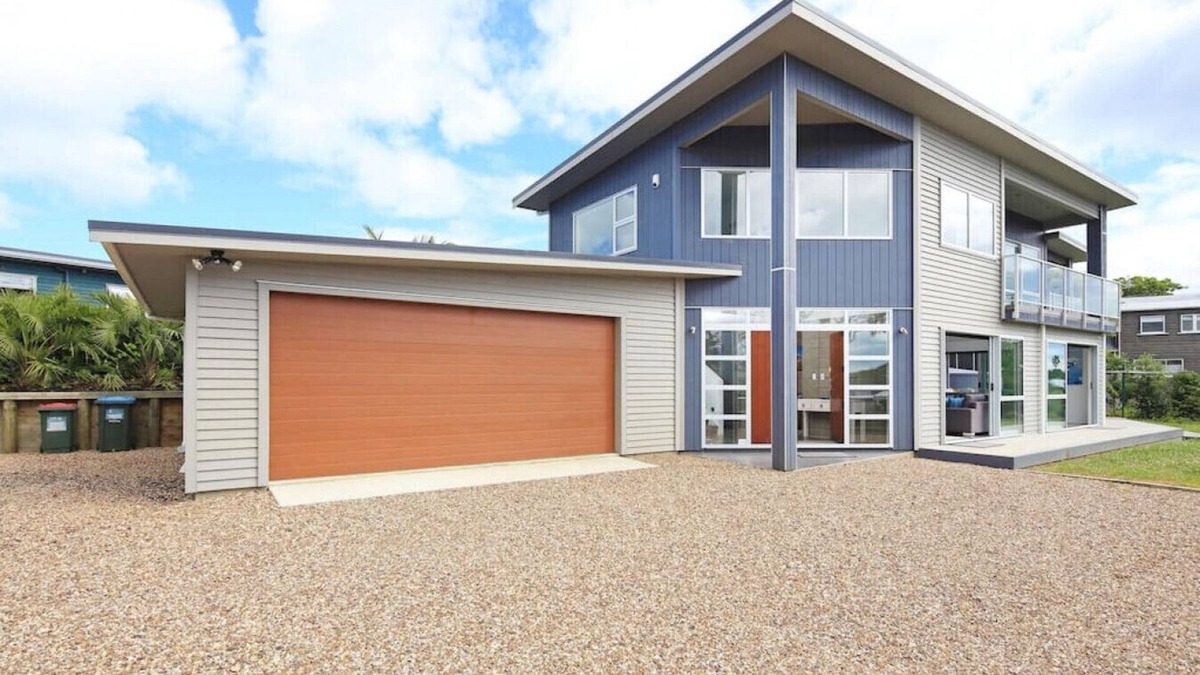 Oneroa House | With a bonus late check-out of 11am