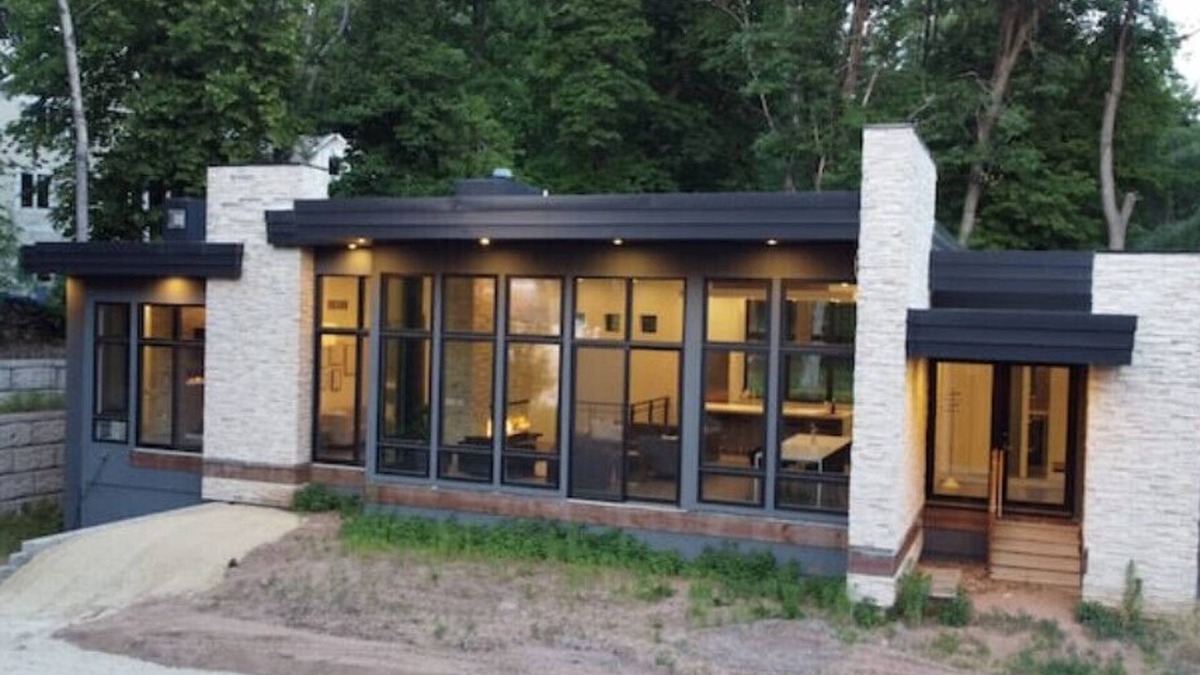 North Hudson House | with pool & hot tub!n