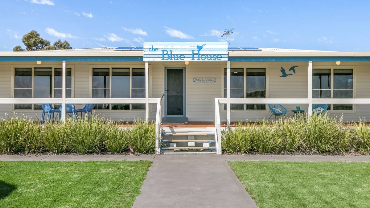 Bonney House | With stunning views, the Blue House is perfect to relax in affordable Luxury.
