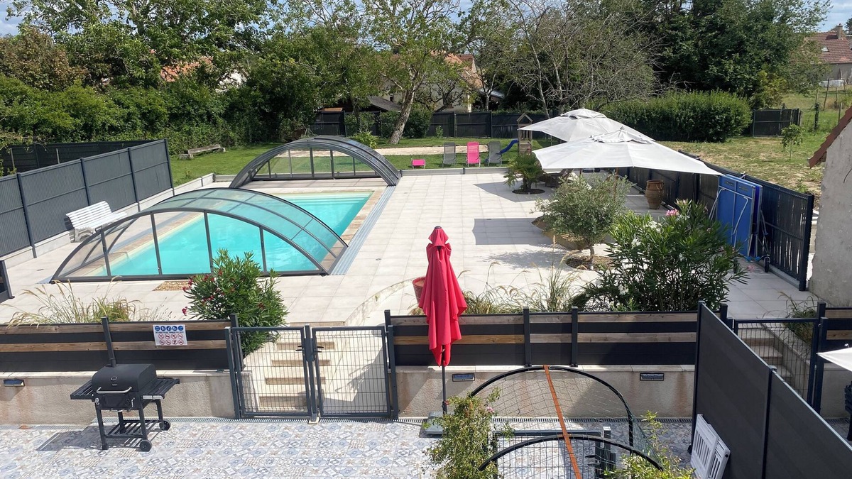 Maslives Other | With swimming pools Au porte de chambord Les trois clefs 14 people