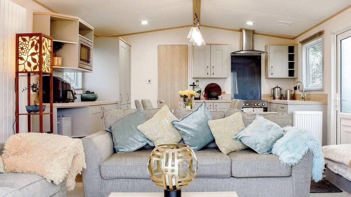 West Heslerton Cottage | With your own private hot tub, this is the perfect spot to unwind in.