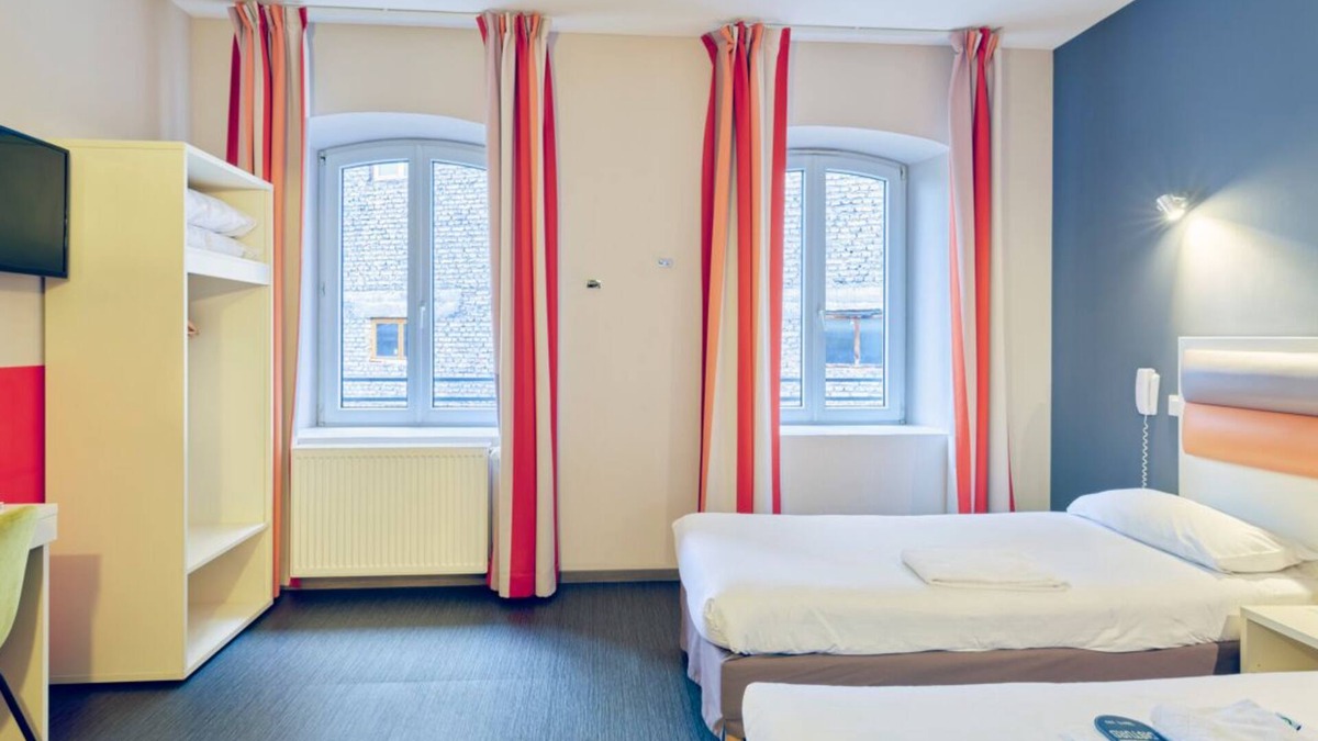 Contades Hotel | Within Walking Distance to Museum Œuvre Notre-Dame! Pets Allowed!