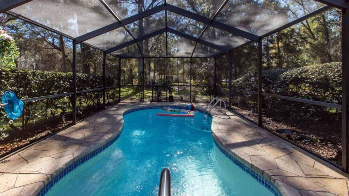 Crystal River House | Withlacoochee Riverhouse - Pool - Dock - Canoes - DogOk - FirePit - ExersiceRoom