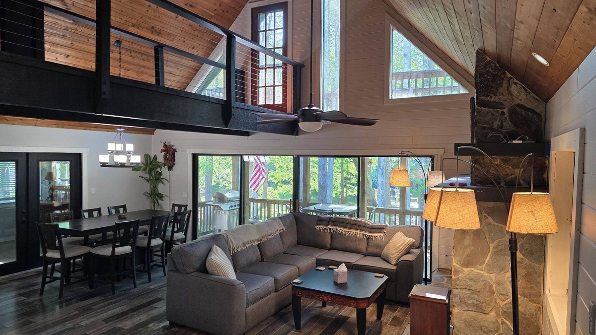 Dunnellon Cabin | Withlacoochee Riverside Retreat near Rainbow & Crystal Rivers sleeps 16 5br 4ba