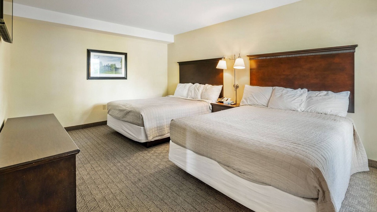 Kelleys Island House | Witness the Gorgeous Scenery of Kelleys Island stay at Marblehead Suites 120