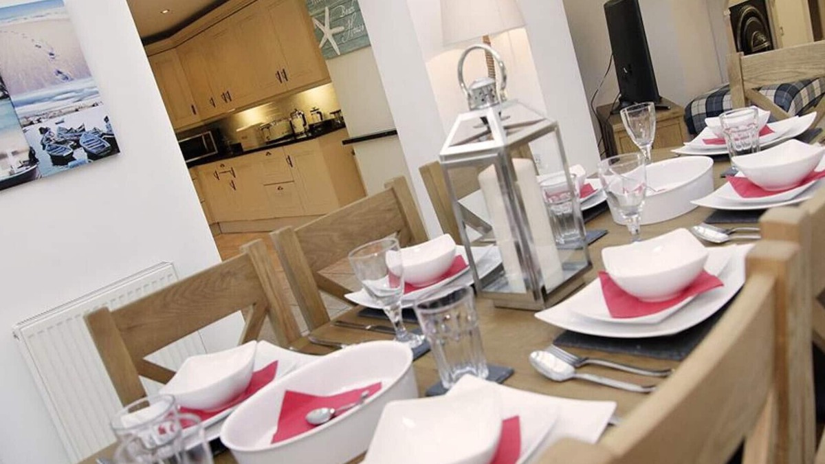 Horton House | Witsend - Four Bedroom House, Sleeps 8