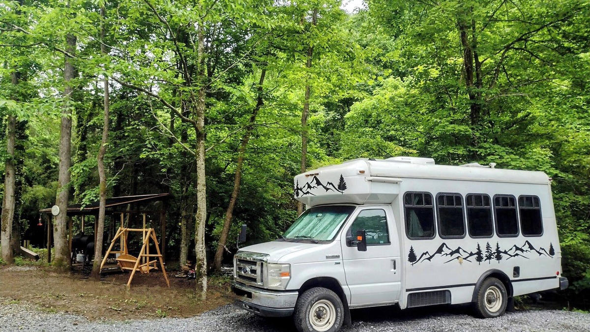 Del Rio House | Witt's End.Cozy RV with AC and WiFi in Charming Del Rio in the Smoky Mountains