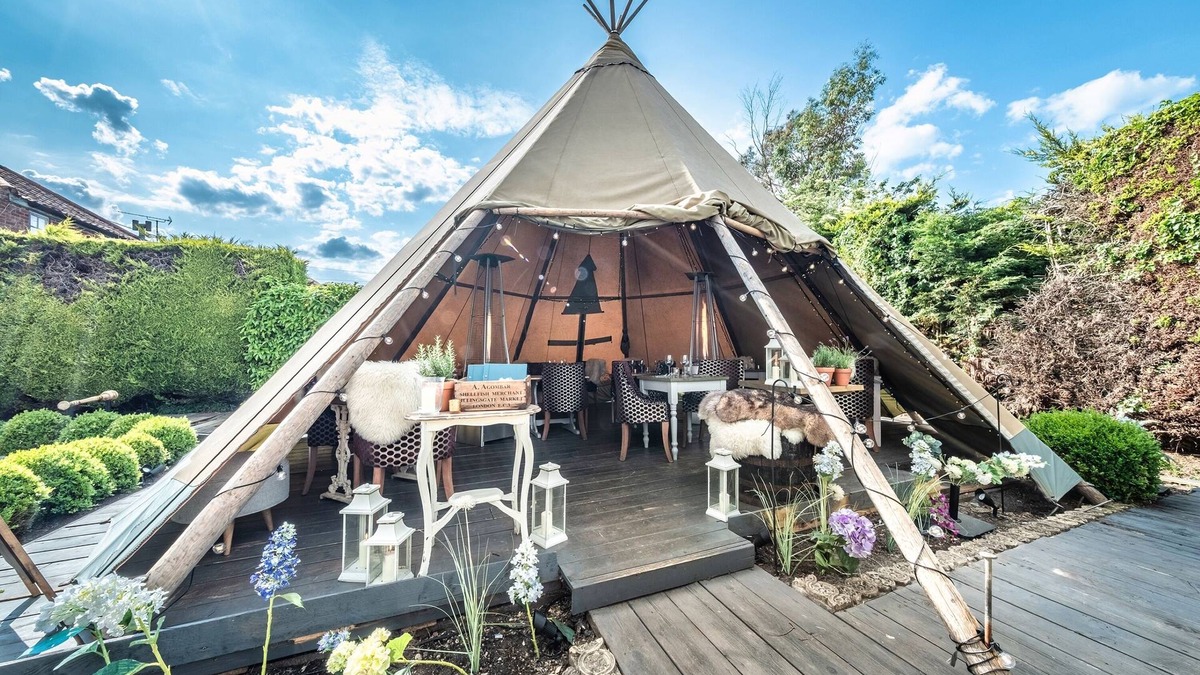 Holt Hotel | Wiveton Bell
