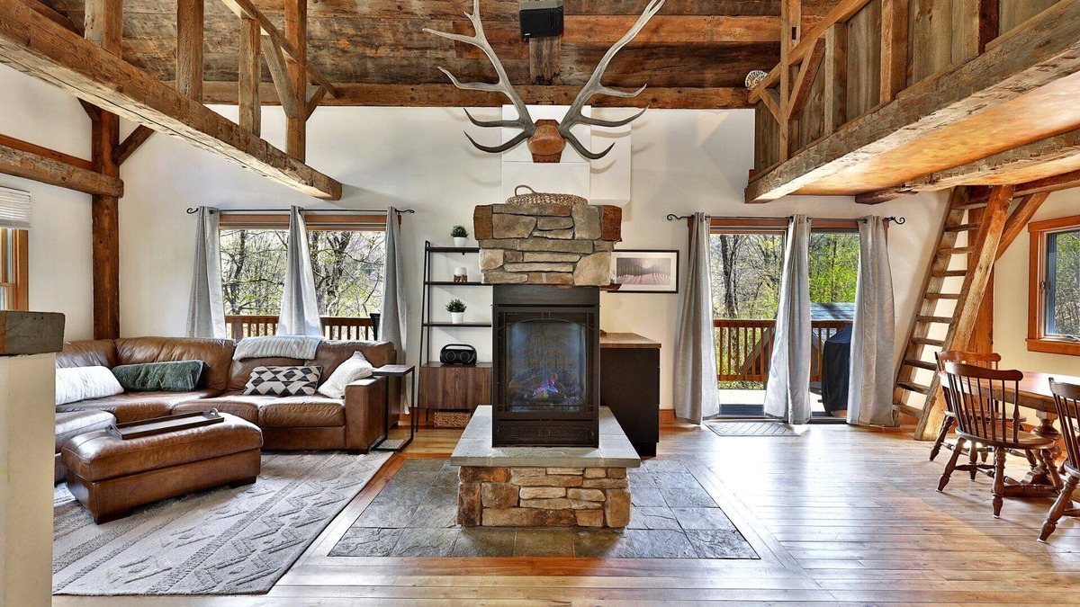 Killington Cabin | Wobbly Cabin: 2BR/1.5 Bath Charming Killington Retreat Close to Everything