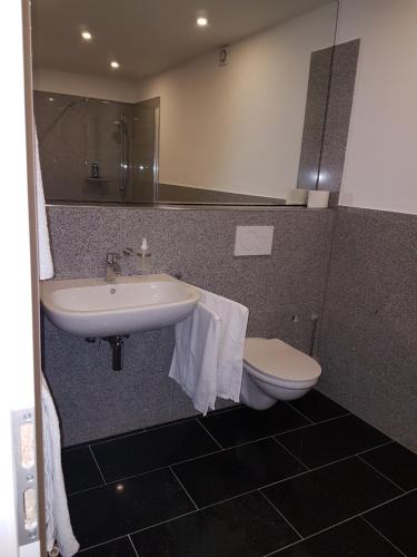 Herdecke Apartment | Wohnen im Souterrain einer Villa