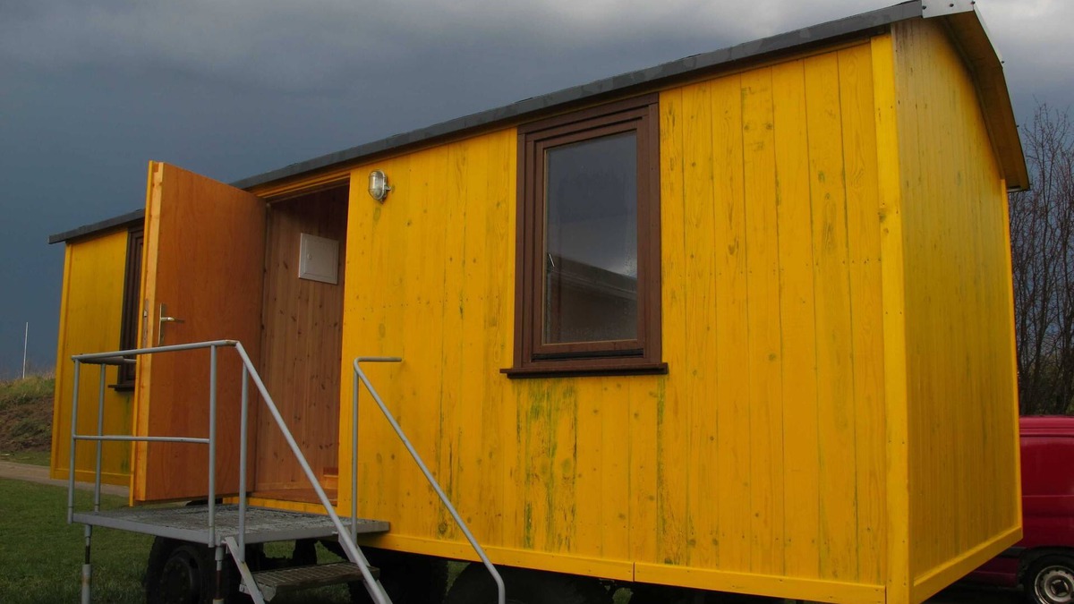 Buchberg Cabin | Wohnwagen 2 - Raum Rechts - Wohnwagen im Wangeliner Garten mit Sommerküchen - Nutzung