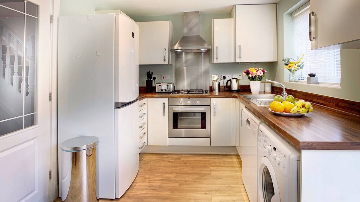 Wokingham House | Wokingham - Garden, Parking, Pets Welcome