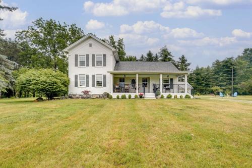 Westler Lake House | Wolcottville Farmhouse 18 Mi to Shipshewana