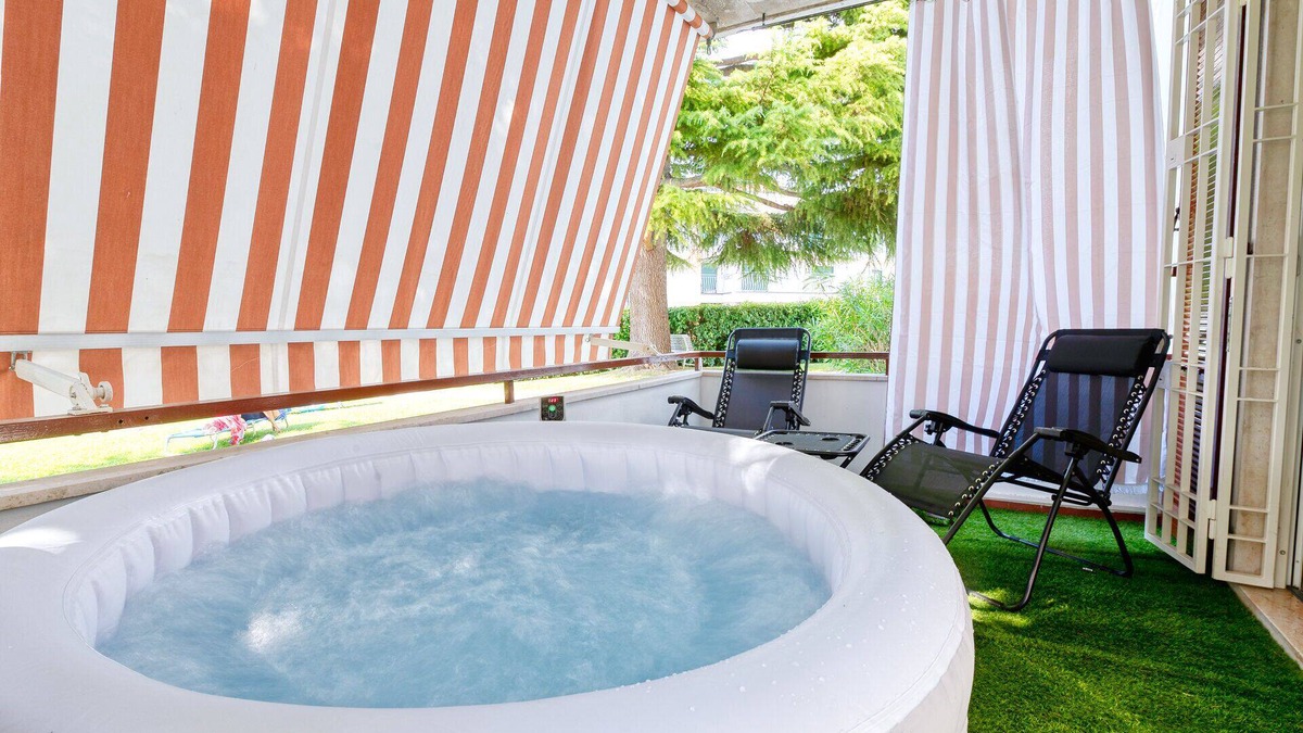 San Benedetto di Lugana Apartment | Wolf House - Peschiera Holiday (Private Jacuzzi)