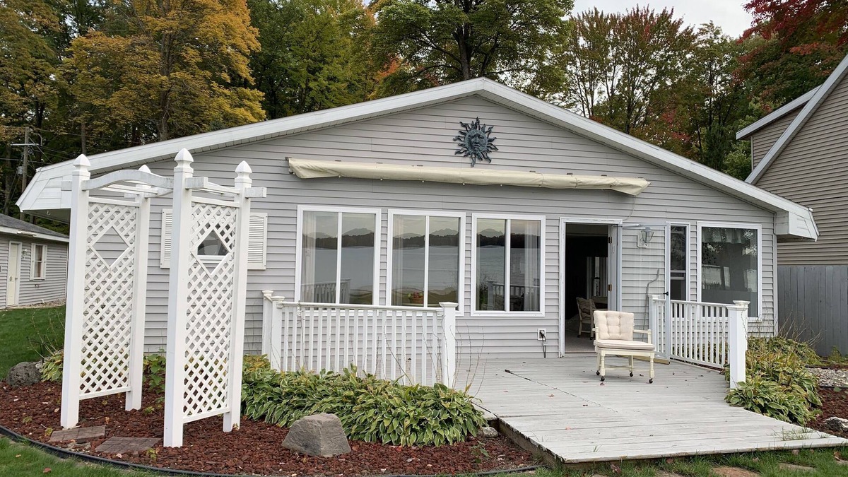 Baldwin House | Wolf Lake Betty is resting for 2026.
