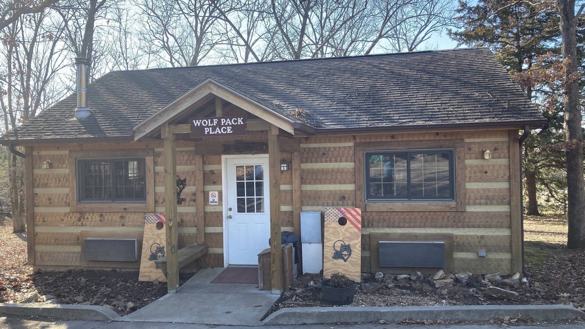 Pittsburg House | Wolf Pack place of Pomme de Terre Lake!