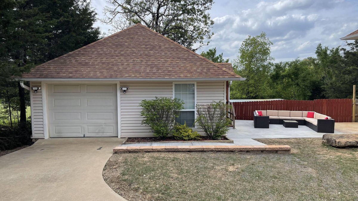Summerfield Apartment | Wolf Trail Suite next to scenic 18 hole Golf course. Fort Smith AR close by.