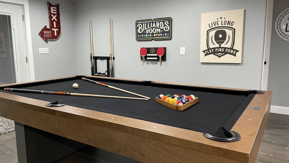 Black Wolf House | WolfDen Getaway-Winnebago Channel