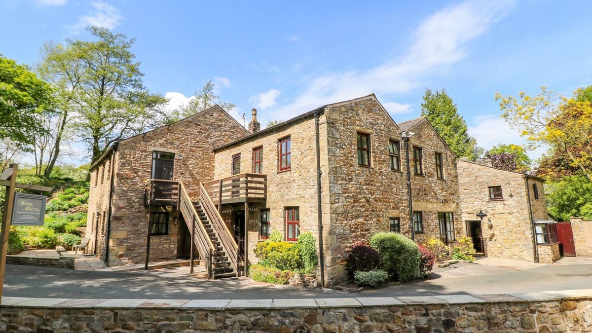 Preston Cottage | WOLFEN MILL, pet friendly, luxury holiday cottage in Chipping