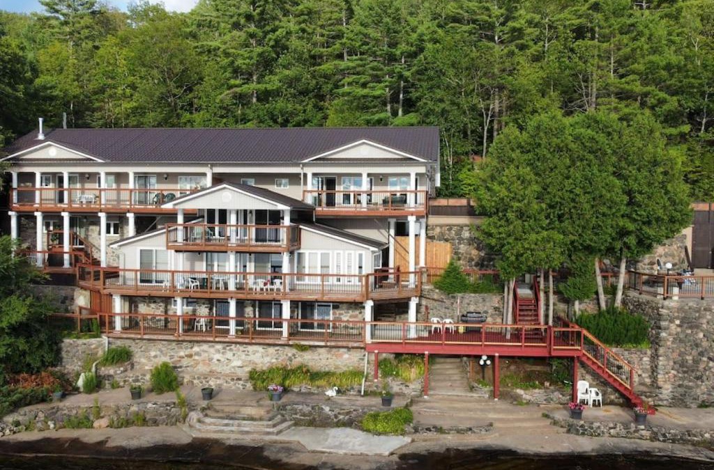 Wollaston House | Wollaston Castle with a Gorgeous Waterfront