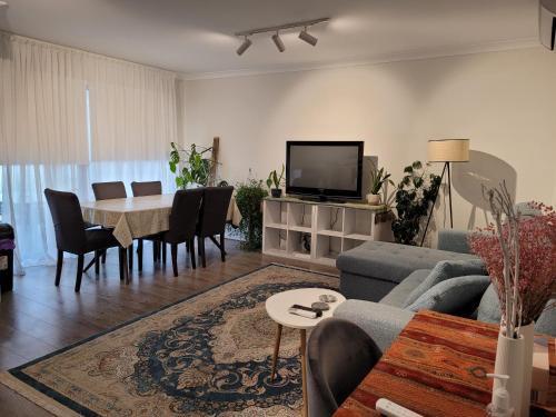 Wollert Apartment | Wollert Ground Floor Entire Apartment- Close to Melbourne Airport-Free WIFI-Washer & Dryer