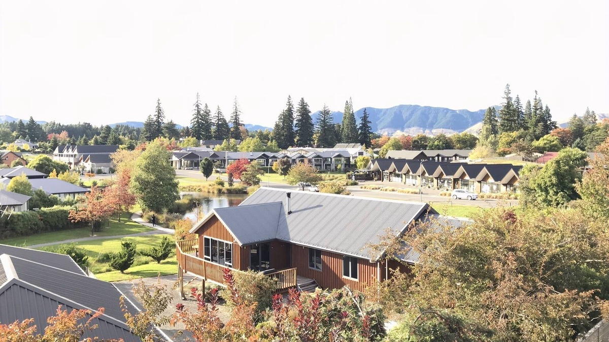 Hanmer Springs House | WON the supreme award! Modern spacious central home, awesome views over the lake