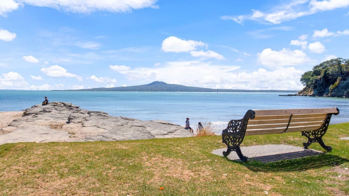 St. Heliers Condo | Wonderful Guest Suite Steps to St Heliers Beach