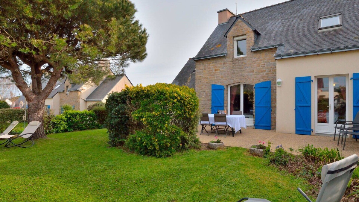 Saint-Gildas-de-Rhuys House | Wonderful villa for 4 guests with WIFI, TV, terrace, pets allowed and parking
