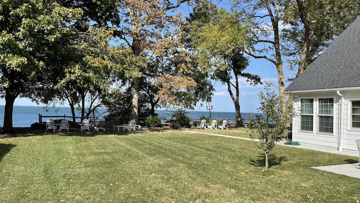Vermilion House | WONDERFUL 3 BEDROOM LAKEFRONT HOME WITH GREAT NEIGHBORHOOD PARK