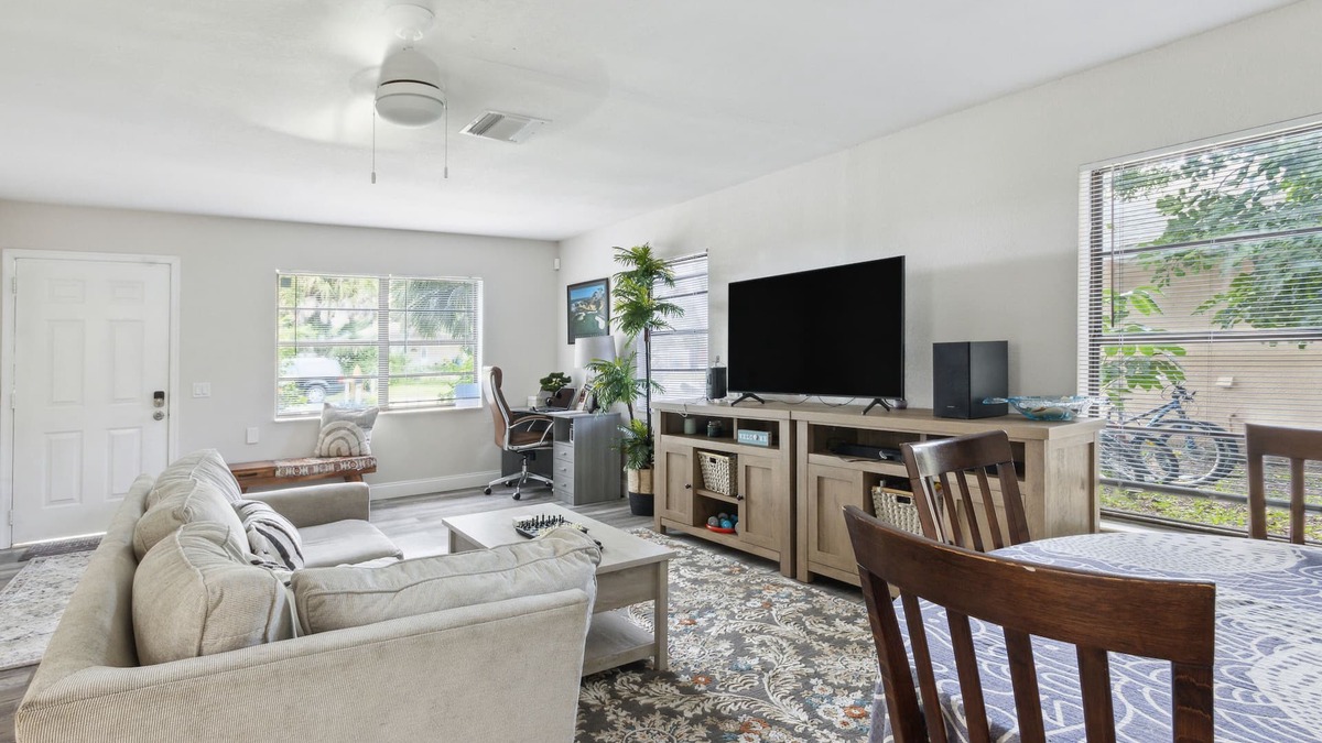 Pine Gardens North House | Wonderful 3bdr cottage, 5mins from beach