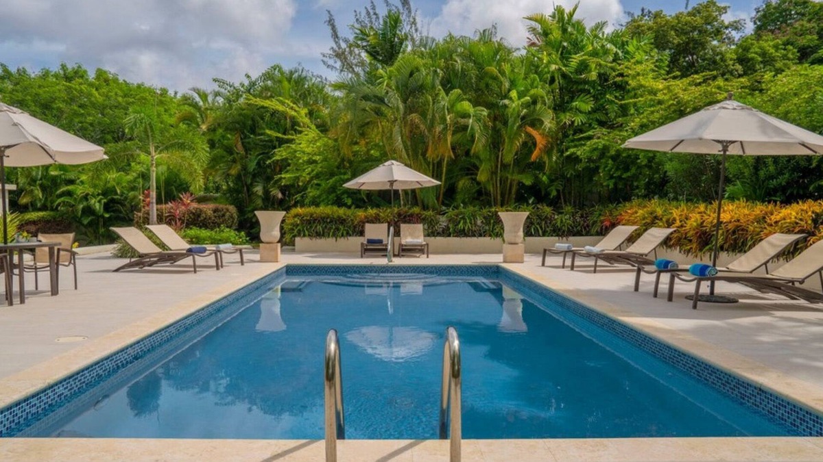 Gibbs Bay House | Wonderful 4 bedroom holiday house with private pool near the beach