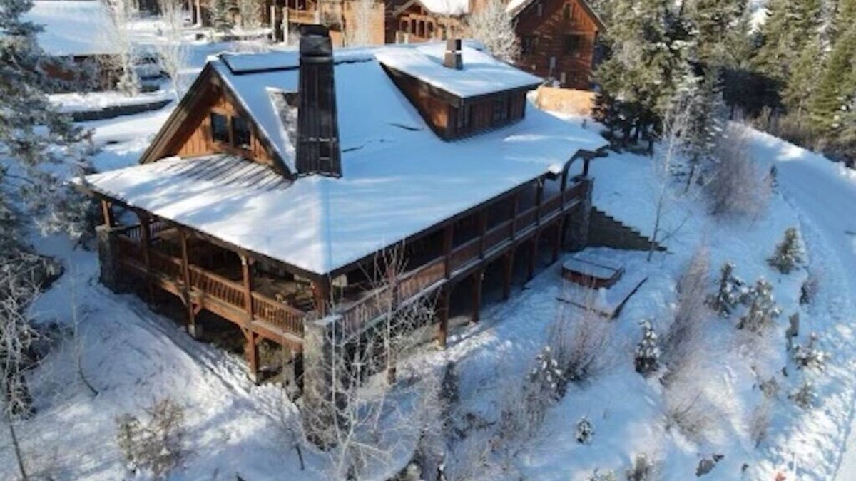 Tamarack Resort Ski Chalet | WONDERFUL 4B/4BA CHALET WITH LAKE VIEWS AT TAMARACK RESORT