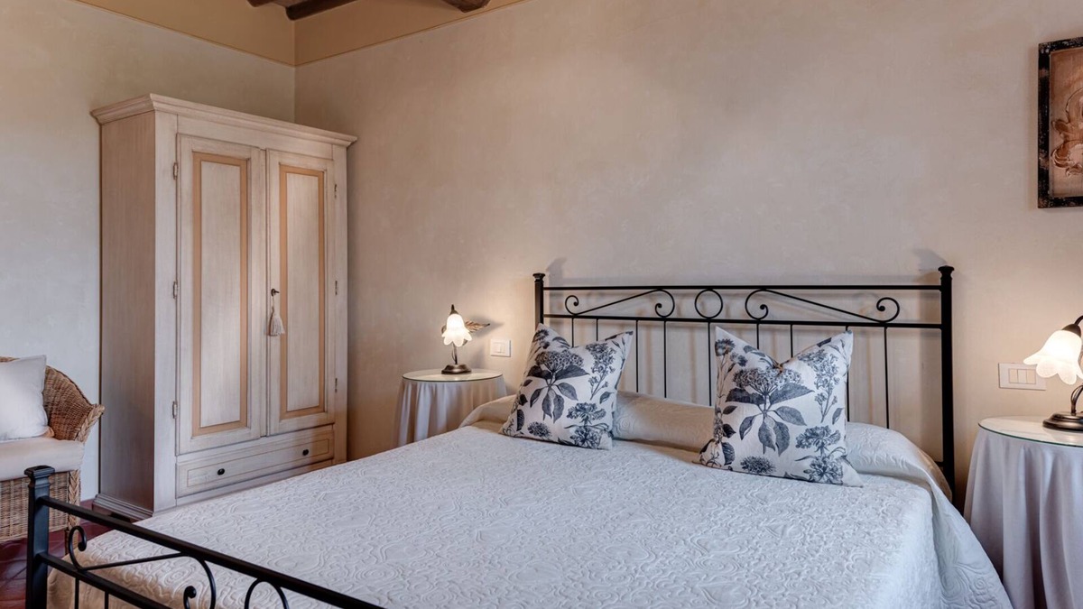 Casole d'Elsa Apartment | Wonderful apartment in a Tuscan farmhouse with swimming pool and panoramic terrace