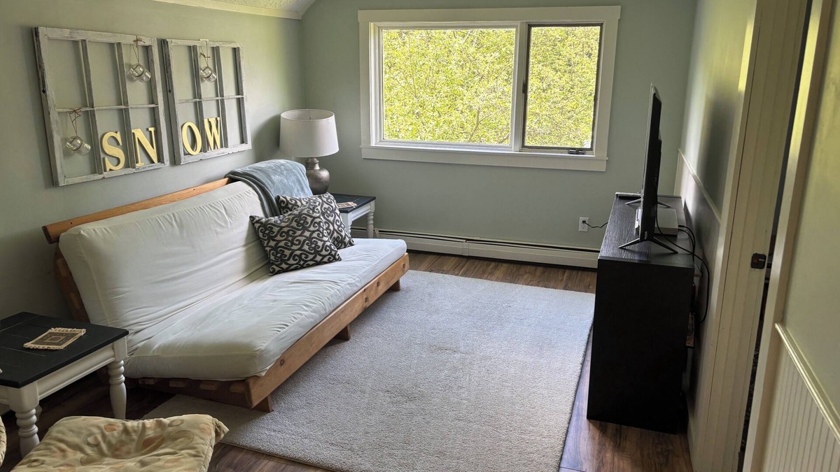 Eastern Vermont Apartment | Wonderful and cozy 2-bedroom apartment with WiFi in Morristown