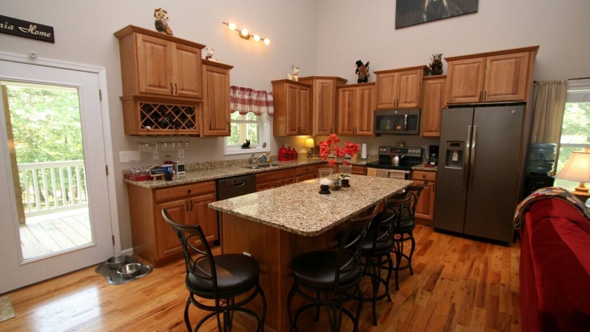 Shanks Cabin | Wonderful BEAR-LY CONNECTED CABIN in the woods, West Virginia!