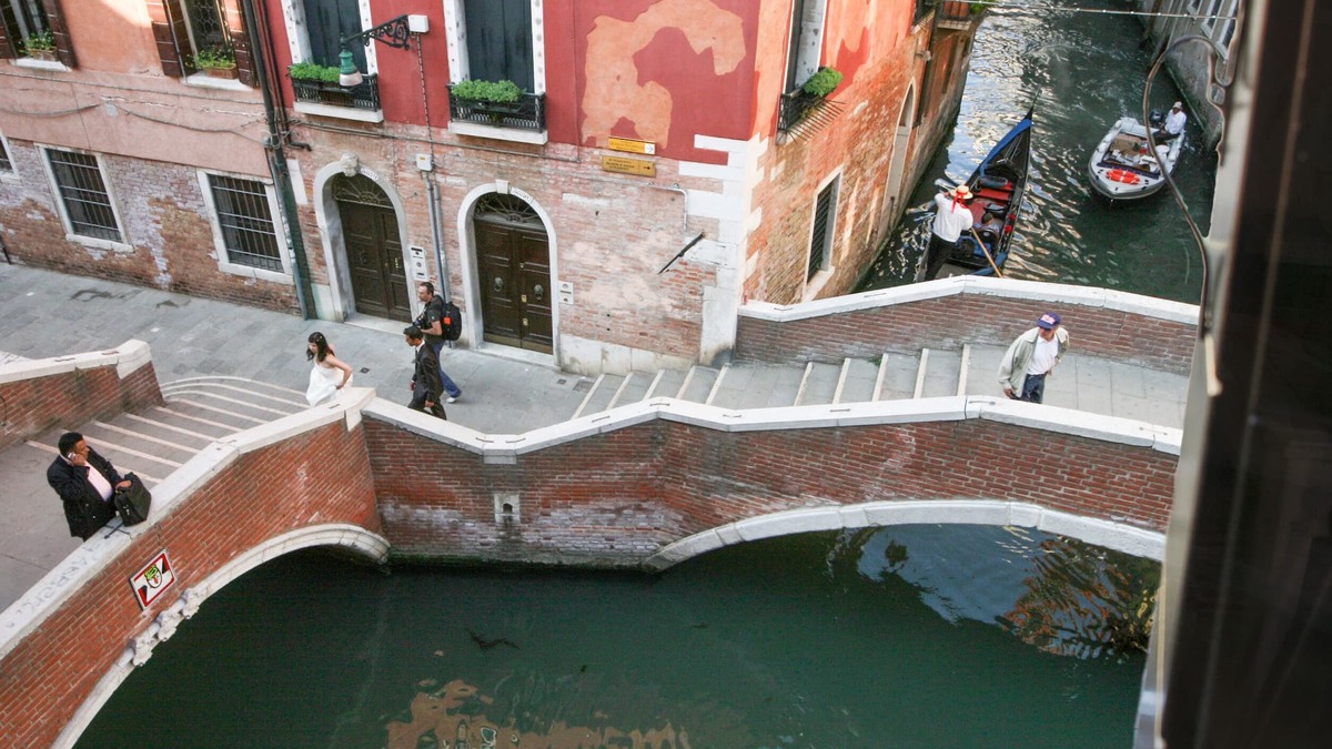 Castello Apartment | WONDERFUL CANAL VIEW, RELAXING TERRACE, CITY CENTER, FREE WIFI, CONDITIONING AIR