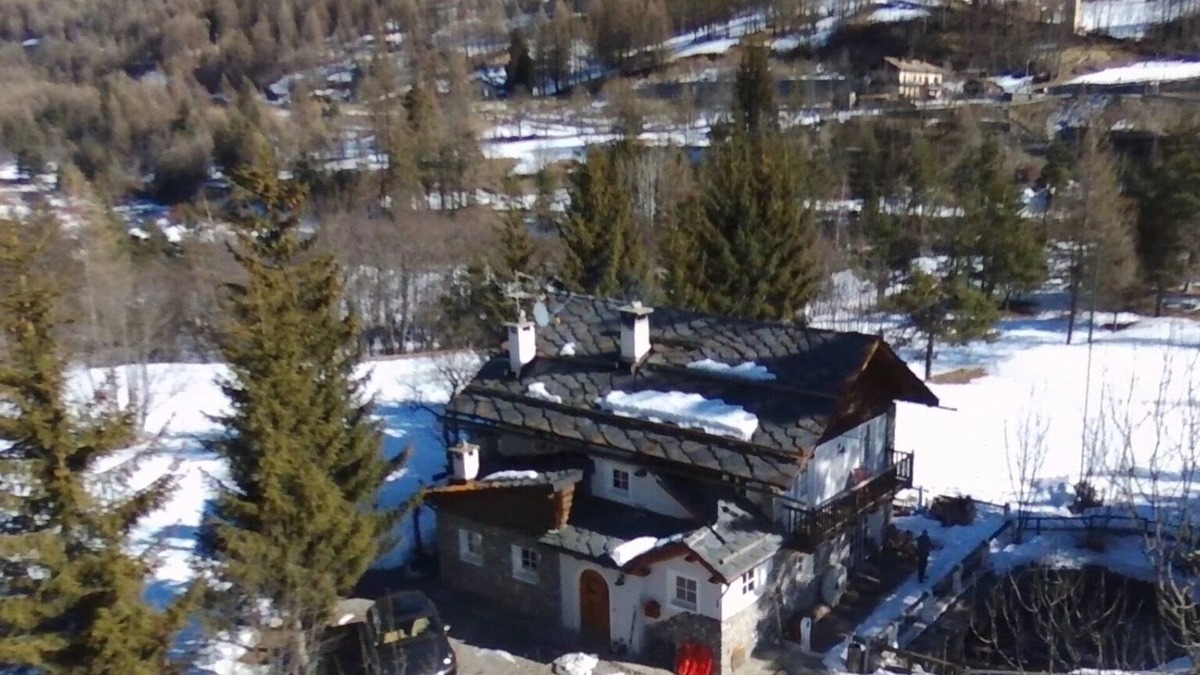 Cesana Torinese Ski Chalet | Wonderful chalet in the countryside, between meadows and the river