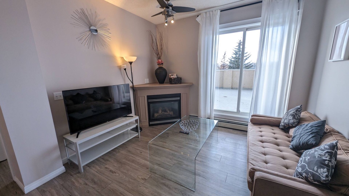 Crescent Heights Apartment | Wonderful Condo, Free Parking, Wi-Fi, Gym, & MORE