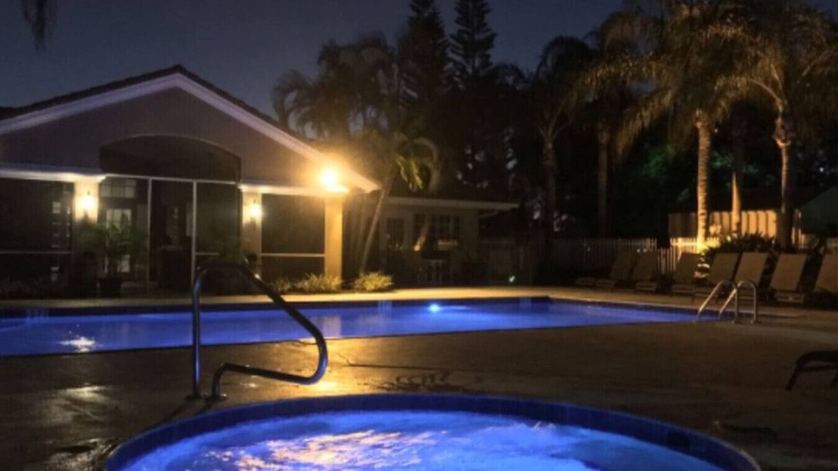 West Palm Beach Condo | Wonderful condo close to outlets and city place!