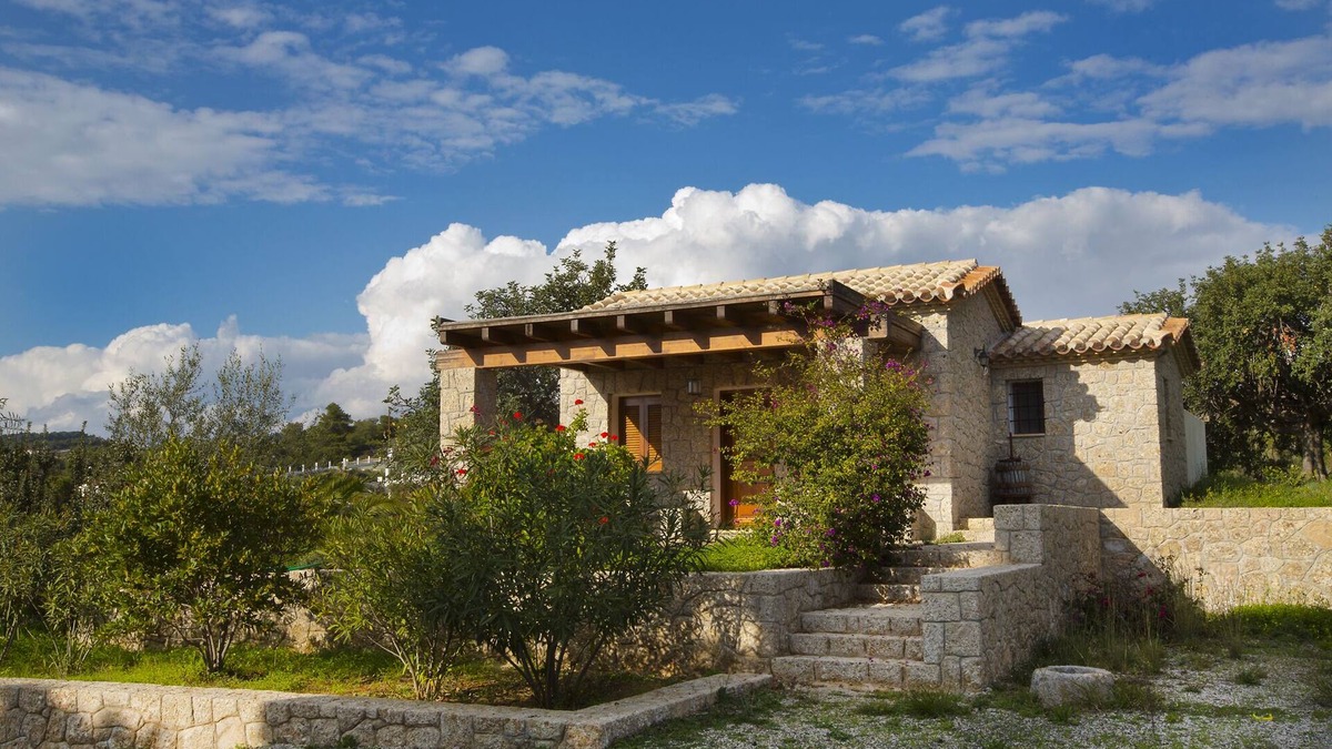 Kilada Cottage | Wonderful cottage next to the sea