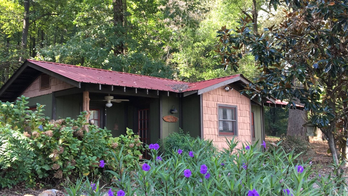 Guntersville Cottage | Wonderful cozy cabin across from Lake Guntersville