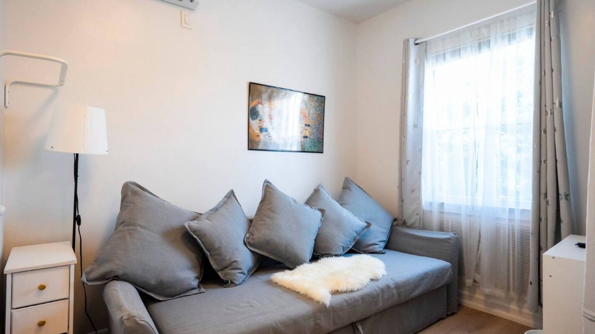 Queens Apartment | Wonderful Cozy Studio in Lovely Queens with AC, WiFi, Laundry and Parking
