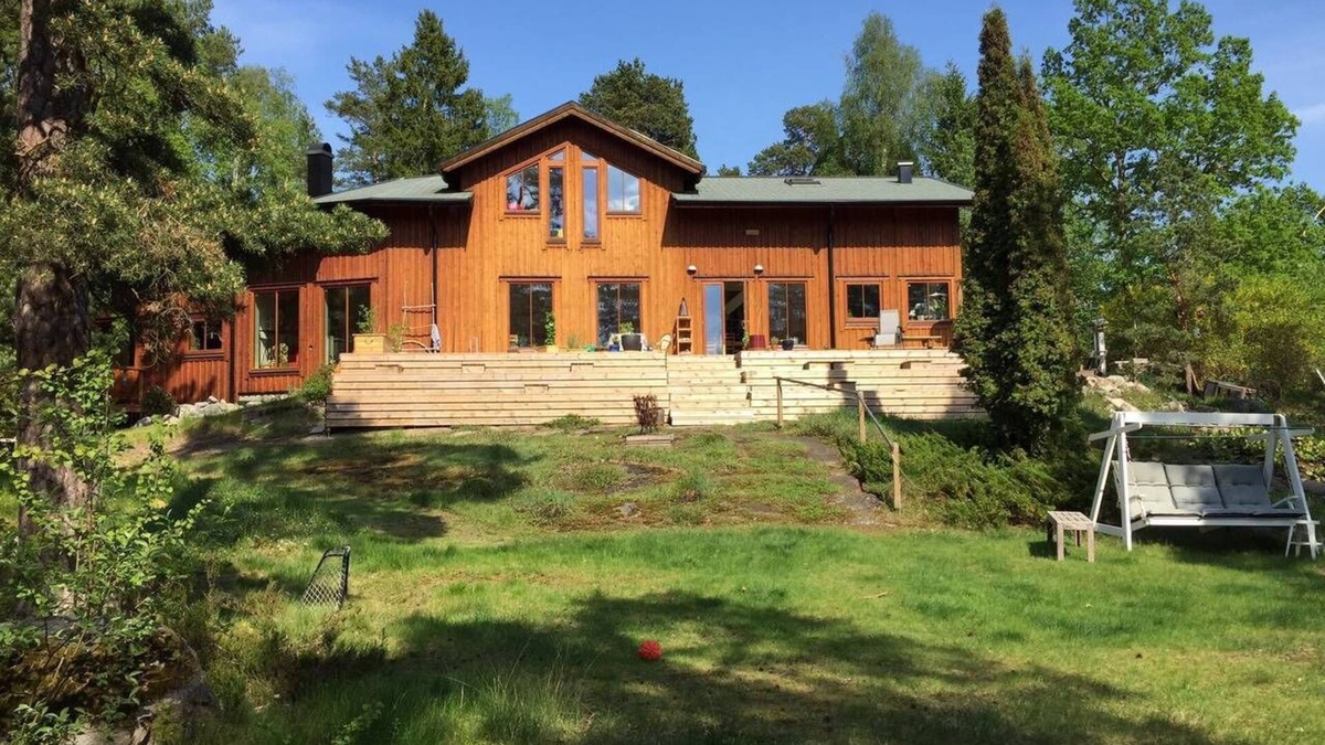 Kummelnas Villa | Wonderful familyfriendly wooden house at a lake in Stockholm countryside