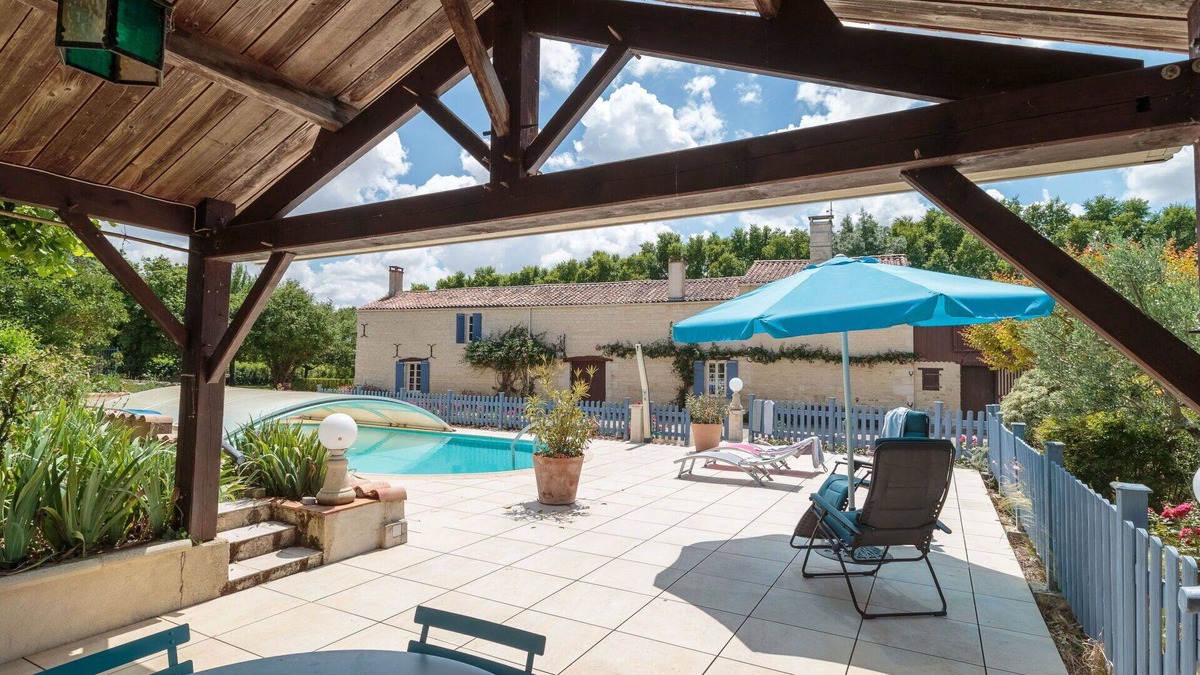 Mauze-sur-le-Mignon House | Wonderful private villa for 7 people with WIFI, private pool, TV, terrace and pets allowed