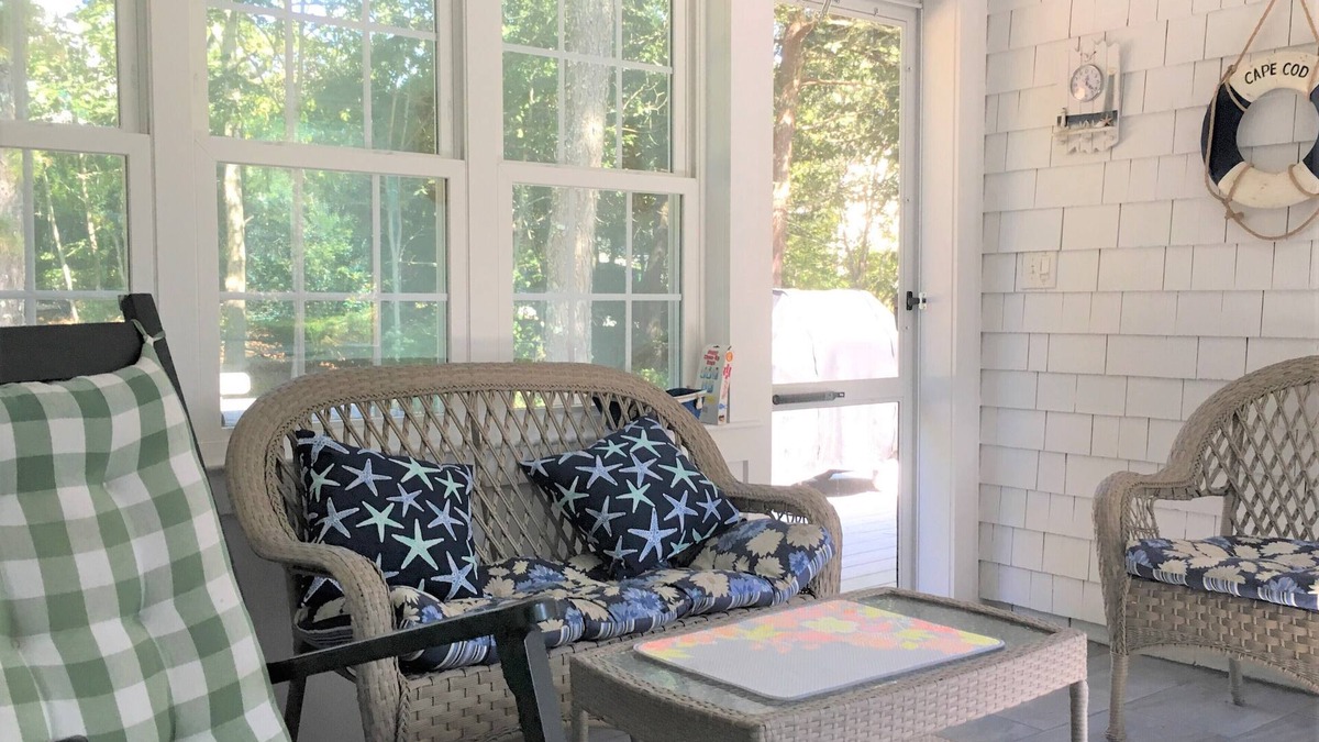 Harwich House | Wonderful freestanding 2BR residence in Harwich with large, enclosed yard near Thompson park.