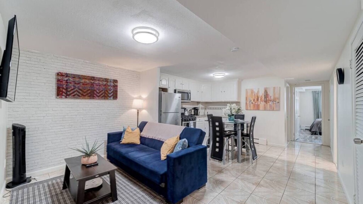 Canarsie Apartment | Wonderful Getaway in Canarsie Brooklyn w/Parking