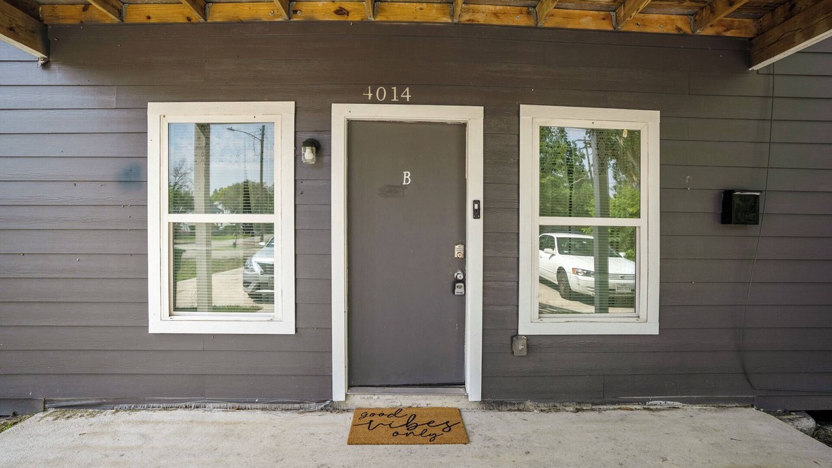 Foster Place Apartment | Wonderful Getaway in South Houston