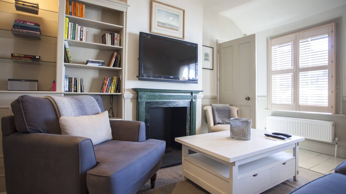 Queen's Gate Apartment | Wonderful Gloucester Road/Hyde Park 2bed/1.5bath Mews House